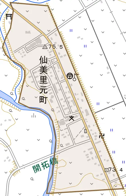 仙美里元町とその周辺の地図。町の範囲を重ねている