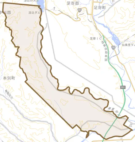 西美里別とその周辺の地図。町の範囲を重ねている