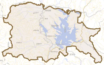 字朱鞠内とその周辺の地図。町の範囲を重ねている