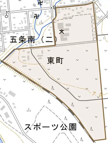 東町とその周辺の地図。町の範囲を重ねている