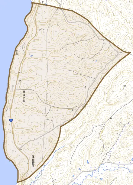 厚田区小谷とその周辺の地図。町の範囲を重ねている