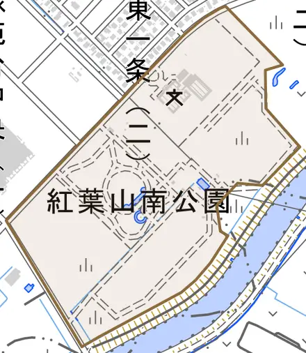 緑苑台中央とその周辺の地図。町の範囲を重ねている