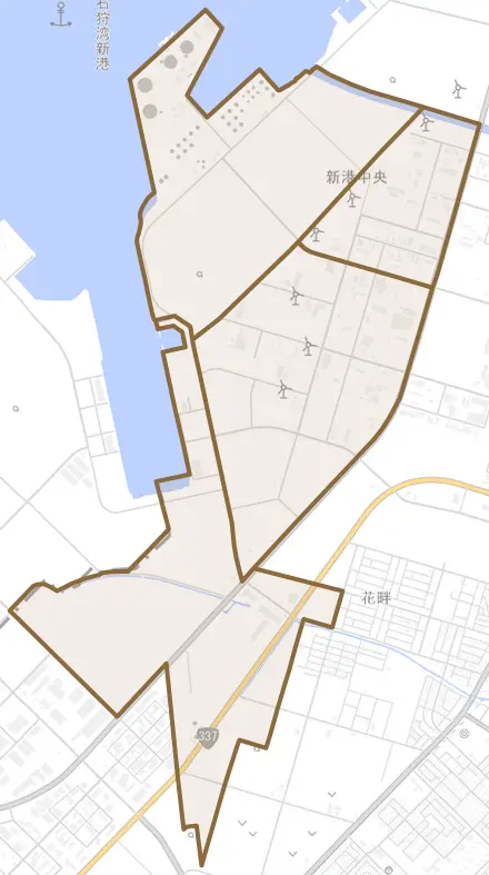 新港中央とその周辺の地図。町の範囲を重ねている