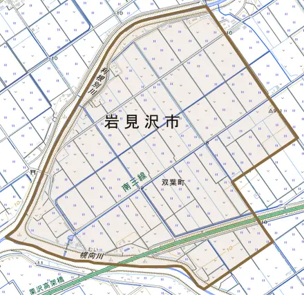 双葉町とその周辺の地図。町の範囲を重ねている