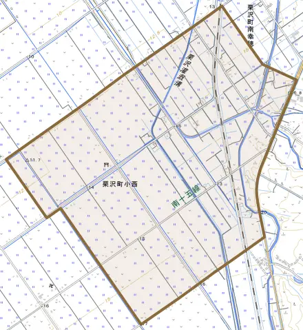 栗沢町小西とその周辺の地図。町の範囲を重ねている
