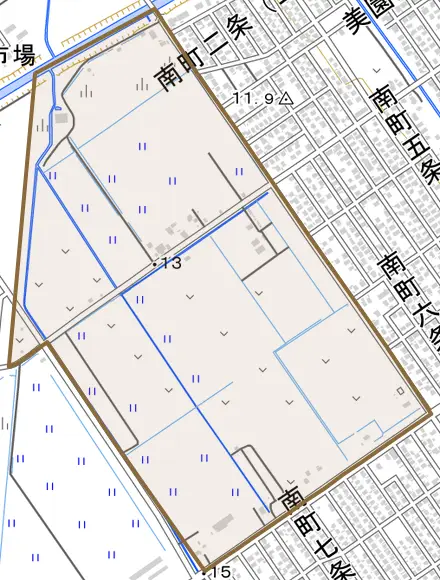 南町とその周辺の地図。町の範囲を重ねている
