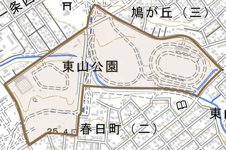 総合公園とその周辺の地図。町の範囲を重ねている