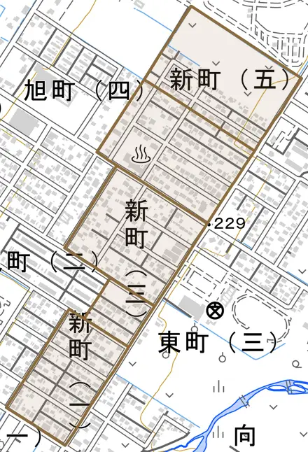 新町とその周辺の地図。町の範囲を重ねている