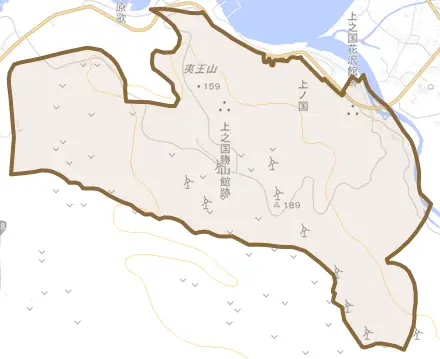 字勝山とその周辺の地図。町の範囲を重ねている