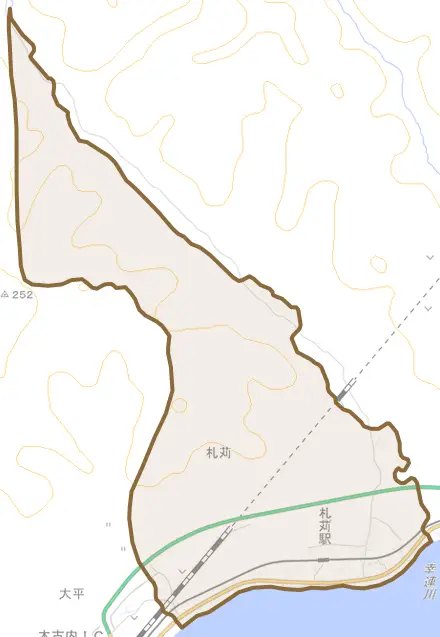 字札苅とその周辺の地図。町の範囲を重ねている