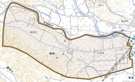 字鶴岡とその周辺の地図。町の範囲を重ねている