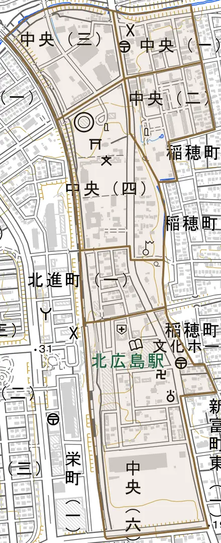 中央とその周辺の地図。町の範囲を重ねている