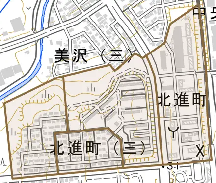 北進町とその周辺の地図。町の範囲を重ねている