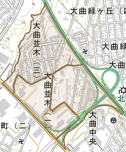 大曲並木とその周辺の地図。町の範囲を重ねている