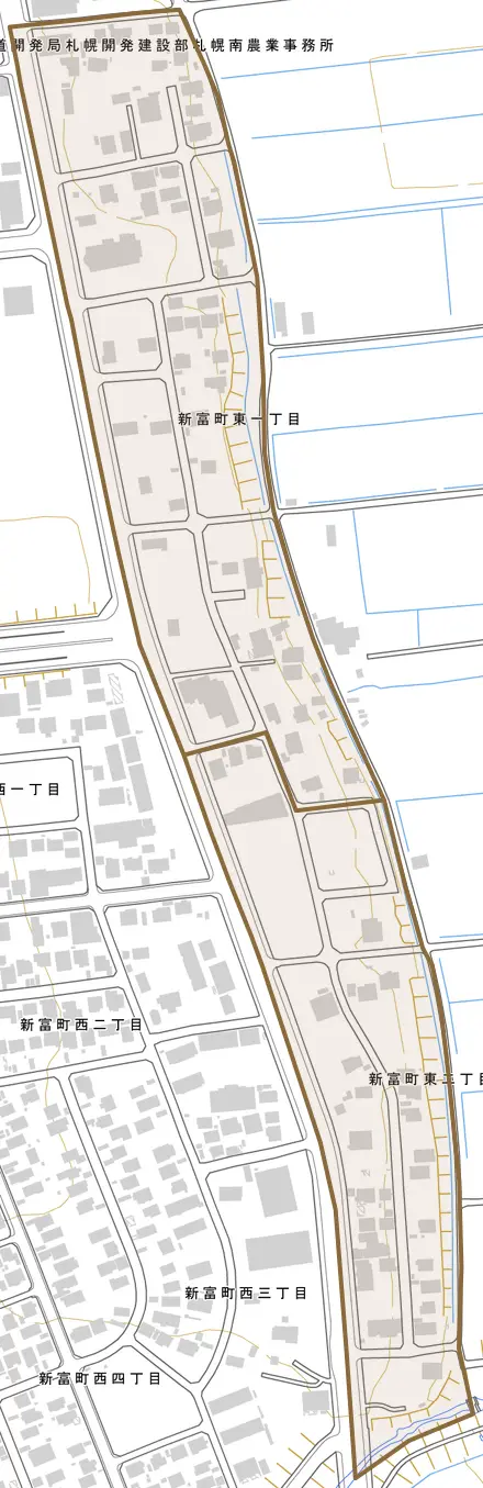 新富町東とその周辺の地図。町の範囲を重ねている