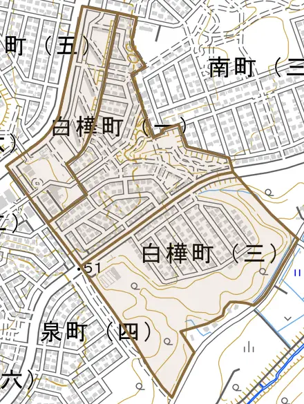 白樺町とその周辺の地図。町の範囲を重ねている