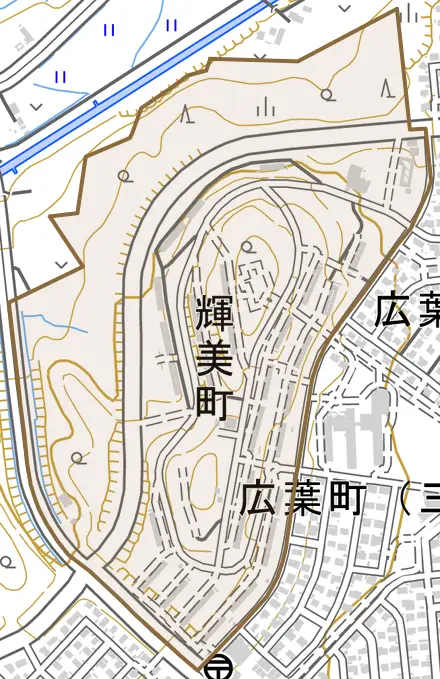 輝美町とその周辺の地図。町の範囲を重ねている