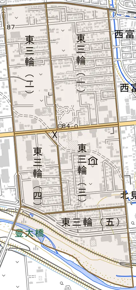 東三輪とその周辺の地図。町の範囲を重ねている