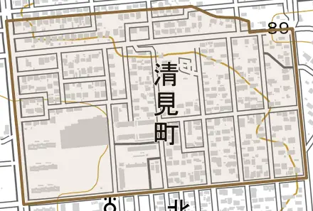 清見町とその周辺の地図。町の範囲を重ねている