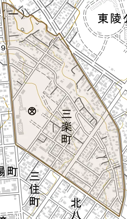 三楽町とその周辺の地図。町の範囲を重ねている