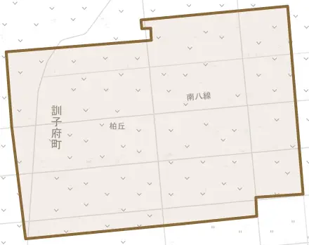 字柏丘とその周辺の地図。町の範囲を重ねている