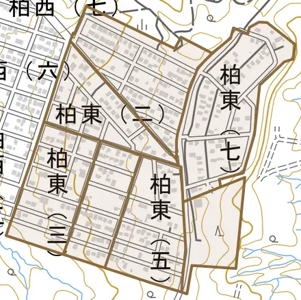 柏東とその周辺の地図。町の範囲を重ねている