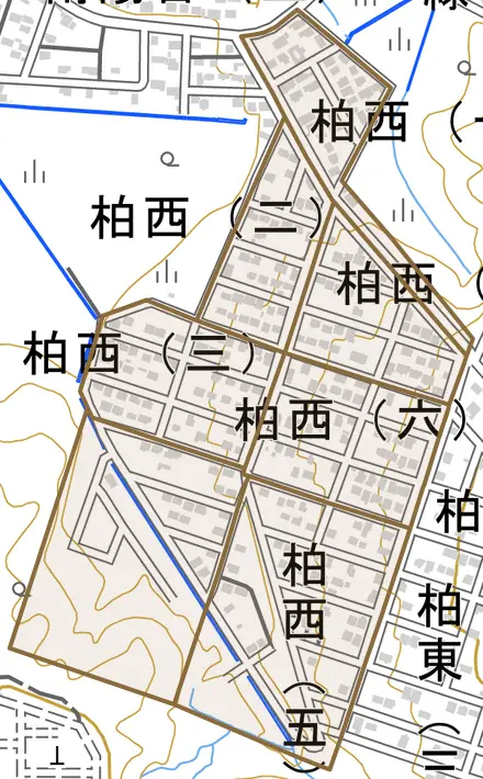 柏西とその周辺の地図。町の範囲を重ねている