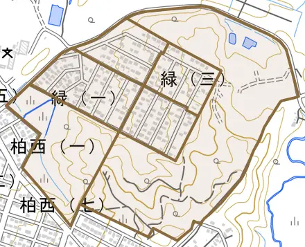 緑とその周辺の地図。町の範囲を重ねている