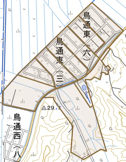 鳥通東とその周辺の地図。町の範囲を重ねている
