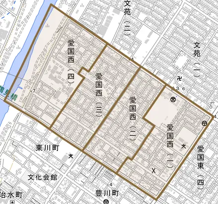 愛国西とその周辺の地図。町の範囲を重ねている