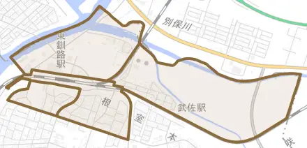 貝塚とその周辺の地図。町の範囲を重ねている