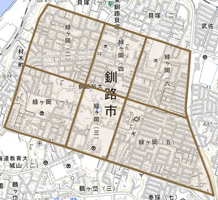 緑ケ岡とその周辺の地図。町の範囲を重ねている