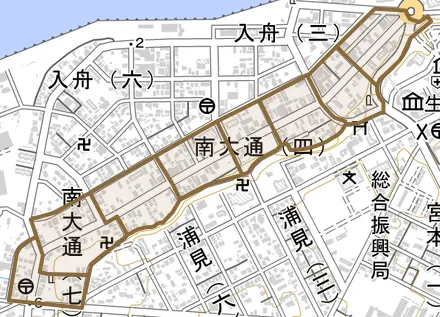 南大通とその周辺の地図。町の範囲を重ねている