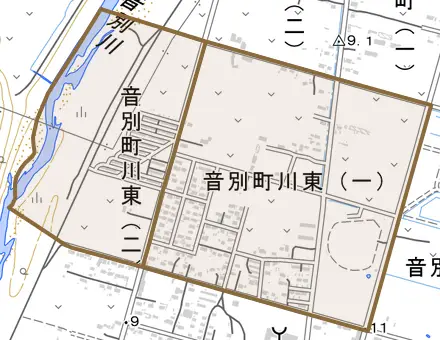 音別町川東とその周辺の地図。町の範囲を重ねている