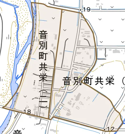 音別町共栄とその周辺の地図。町の範囲を重ねている
