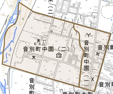 音別町中園とその周辺の地図。町の範囲を重ねている