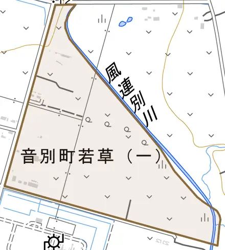 音別町若草とその周辺の地図。町の範囲を重ねている