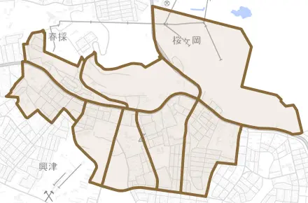 桜ケ岡とその周辺の地図。町の範囲を重ねている