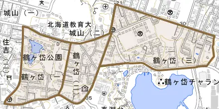 鶴ケ岱とその周辺の地図。町の範囲を重ねている