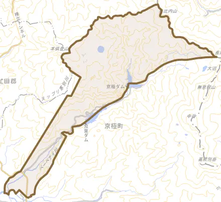 字春日とその周辺の地図。町の範囲を重ねている