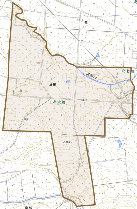 緑岡とその周辺の地図。町の範囲を重ねている