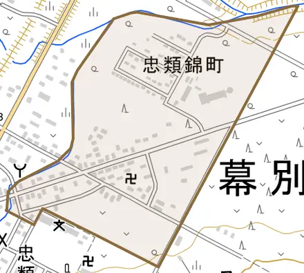 忠類錦町とその周辺の地図。町の範囲を重ねている