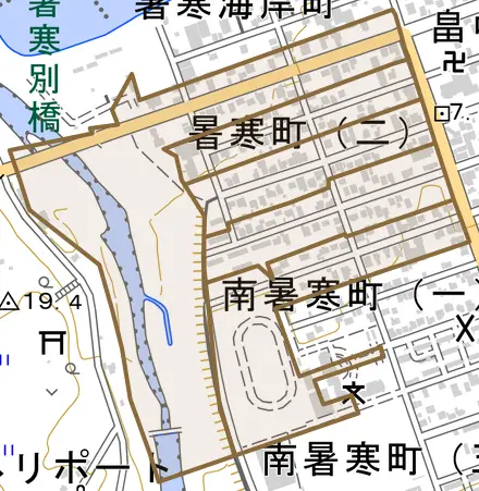 暑寒町とその周辺の地図。町の範囲を重ねている
