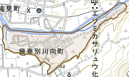 幾春別川向町とその周辺の地図。町の範囲を重ねている