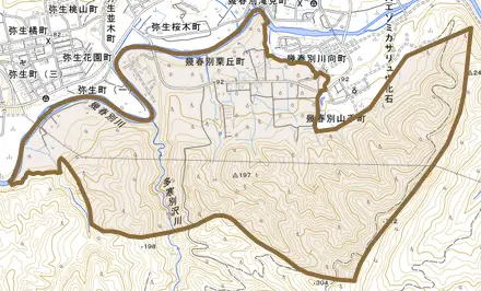 幾春別栗丘町とその周辺の地図。町の範囲を重ねている