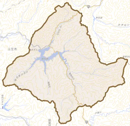 桂沢とその周辺の地図。町の範囲を重ねている