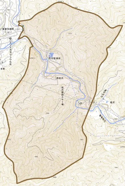 西桂沢とその周辺の地図。町の範囲を重ねている