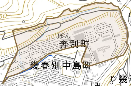 奔別町とその周辺の地図。町の範囲を重ねている