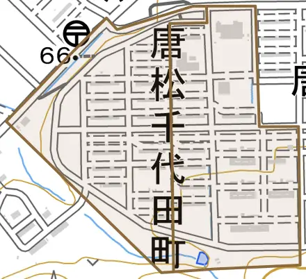唐松千代田町とその周辺の地図。町の範囲を重ねている