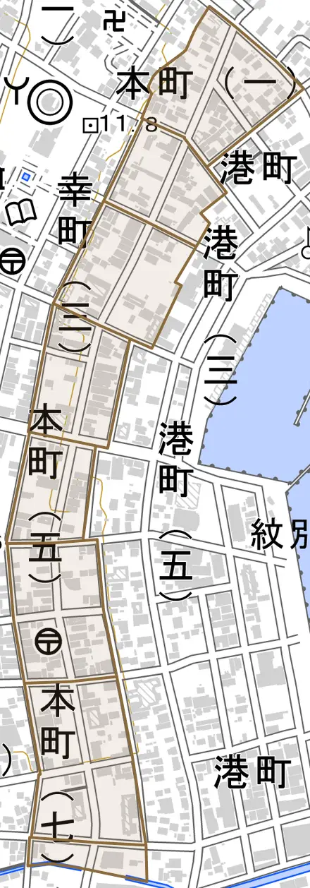 本町とその周辺の地図。町の範囲を重ねている